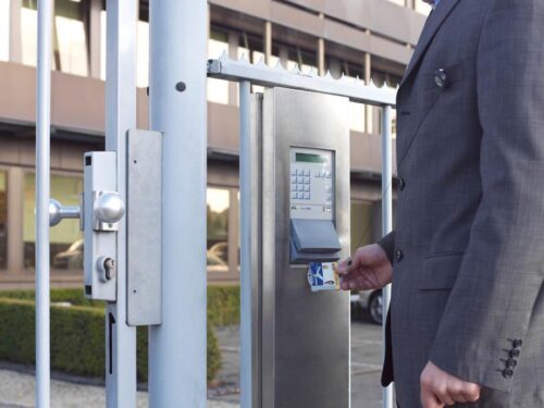 Durable Ovitek za magn. kartice na izvl. vrvici 54x85mm (8011), 10 kos